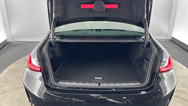 BMW 3 Series 330e 22.3 kWh M Sport 4dr Step Auto Saloon